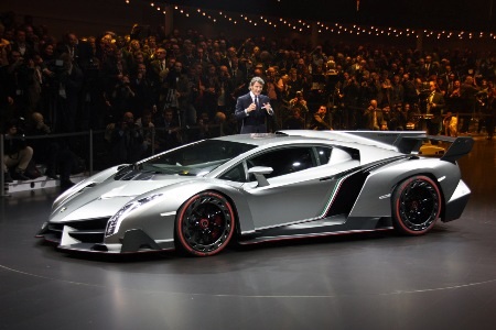 Veneno - Cột mốc nửa thế kỷ của Lamborghini - 1 Lamborghini gọi đây là xe đua của đường phố, với phong cách lấy cảm hứng từ đường đua LeMans