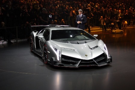 Veneno - Cột mốc nửa thế kỷ của Lamborghini - 5 Cánh gió sau cỡ lớn