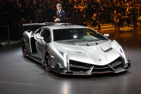 Veneno - Cột mốc nửa thế kỷ của Lamborghini - 7 Cánh gió sau cỡ lớn