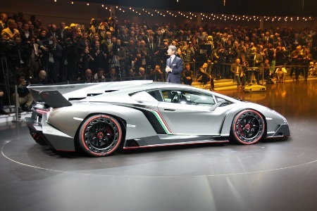 Veneno - Cột mốc nửa thế kỷ của Lamborghini - 8 Cánh gió sau cỡ lớn