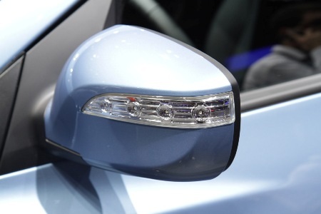 Gương hậu vẫn tích hợp đèn báo rẽ