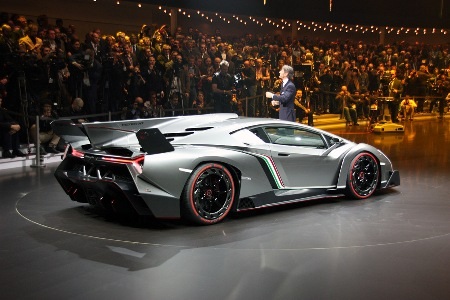 Veneno - Cột mốc nửa thế kỷ của Lamborghini - 9 Đuôi xe thiết kế dạng mở