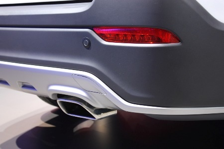 Đầu ống xả mạ crôm vuông góc, thay cho kiểu đầu tròn hiện tại