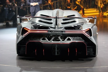 Veneno - Cột mốc nửa thế kỷ của Lamborghini - 10 Đuôi xe thiết kế dạng mở