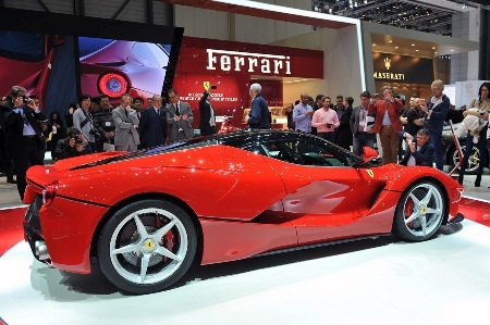 Diện kiến siêu xe kế nhiệm huyền thoại Ferrari Enzo - 4 Bộ la-zăng 5 cánh thiết kế đặc trưng Ferrari