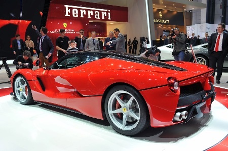 Diện kiến siêu xe kế nhiệm huyền thoại Ferrari Enzo - 16 Xe LaFerrari dùng bộ vành 19 inch phía trước và 20 phía sau, đi cùng lốp cỡ 265/30 và 345/30