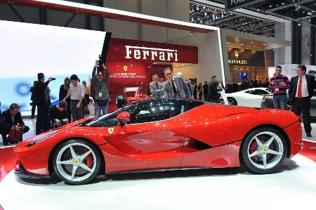 Diện kiến siêu xe kế nhiệm huyền thoại Ferrari Enzo - 14 Xe LaFerrari dùng bộ vành 19 inch phía trước và 20 phía sau, đi cùng lốp cỡ 265/30 và 345/30