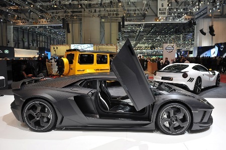Lamborghini Aventador khoác “áo lạ” - 2 Mansory thay các cánh gió trước và cả tấm nắp ca-pô