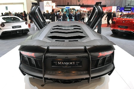Lamborghini Aventador khoác “áo lạ” - 17 Nhật Minh