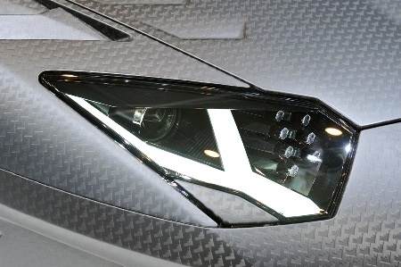 Lamborghini Aventador khoác “áo lạ” - 9 Bộ khuếch tán tích hợp vào yếm sau giúp tăng ổn định phần đuôi khi xe chạy tốc độ cao