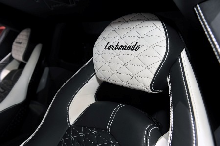 Lamborghini Aventador khoác “áo lạ” - 12 Bộ khuếch tán tích hợp vào yếm sau giúp tăng ổn định phần đuôi khi xe chạy tốc độ cao