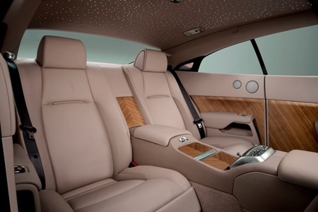 Wraith - Xe nhanh và mạnh nhất của Rolls-Royce - 11 Đồng hồ mặt tròn, kim số kiểu cổ điển trên táp-lô