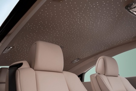 Wraith - Xe nhanh và mạnh nhất của Rolls-Royce - 13 Đồng hồ mặt tròn, kim số kiểu cổ điển trên táp-lô