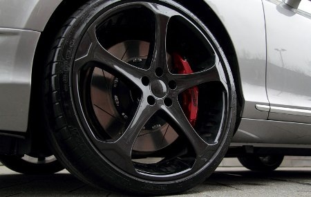 Trên dải ốp mỗi bên hông xe có lắp 5 đèn LED