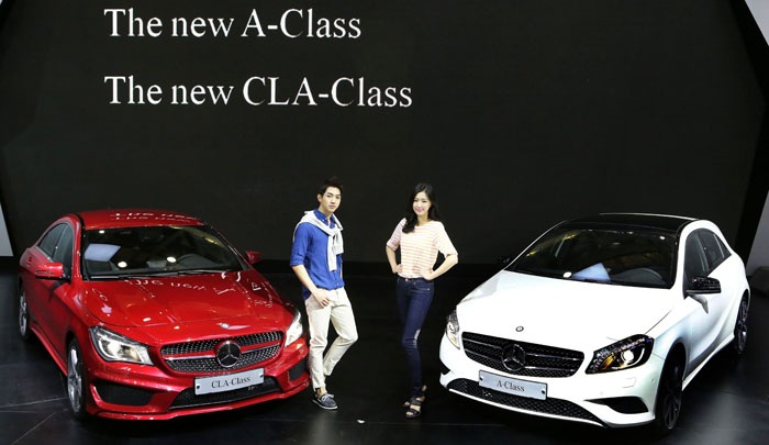 Toàn cảnh Triển lãm ôtô Seoul 2013 - 12 Xe Mercedes A-class (phải) và CLA-Class (trái) - Ảnh: Yonhap