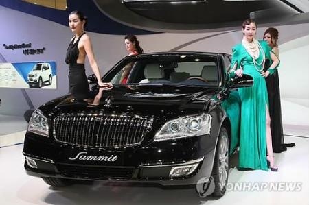 Toàn cảnh Triển lãm ôtô Seoul 2013 - 10 Xe Chairman W Summit của Ssangyong (Ảnh: Yonhap)