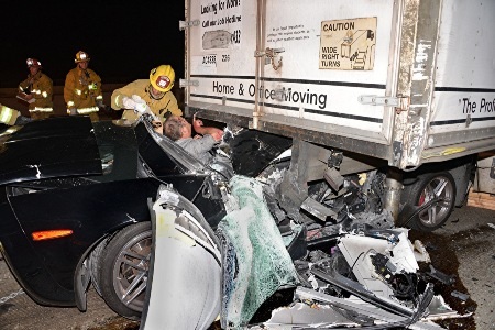 Rúc gầm xe tải, siêu xe Corvette nát thân - 2 Nhật Minh