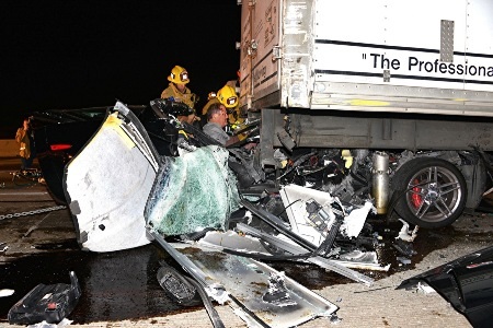 Rúc gầm xe tải, siêu xe Corvette nát thân - 5 Nhật Minh