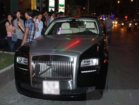 Đại gia Sài Thành khoe xe sang - 4 Rolls-Royce Ghost