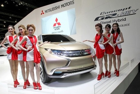 Người đẹp và xe tại Triển lãm ôtô Bangkok 2013 - 4 Xe Mitsubishi GR-HEV Concept (Ảnh: AP)
