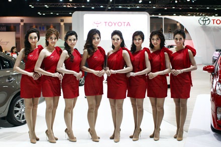Rộn ràng người đẹp tại Triển lãm ôtô Bangkok 2013 - 3 Triển lãm ô tô Bangkok 2013 mở cửa đón khách tham quan từ ngày 27/3 đến 7/4.