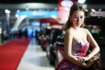 Rộn ràng người đẹp tại Triển lãm ôtô Bangkok 2013 - 9 Triển lãm ô tô Bangkok 2013 mở cửa đón khách tham quan từ ngày 27/3 đến 7/4.