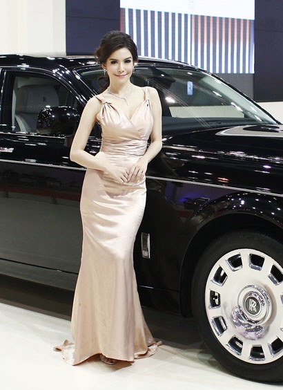 Rộn ràng người đẹp tại Triển lãm ôtô Bangkok 2013 - 19 Triển lãm ô tô Bangkok 2013 mở cửa đón khách tham quan từ ngày 27/3 đến 7/4.