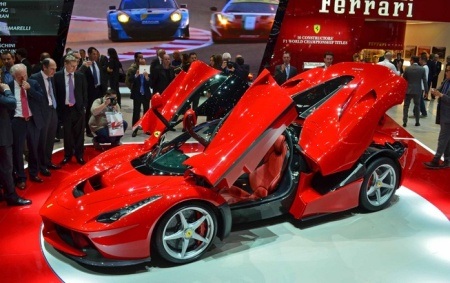 Diện kiến siêu xe kế nhiệm huyền thoại Ferrari Enzo - 20 Xe LaFerrari dùng bộ vành 19 inch phía trước và 20 phía sau, đi cùng lốp cỡ 265/30 và 345/30