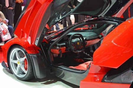 Diện kiến siêu xe kế nhiệm huyền thoại Ferrari Enzo - 21 Xe LaFerrari dùng bộ vành 19 inch phía trước và 20 phía sau, đi cùng lốp cỡ 265/30 và 345/30