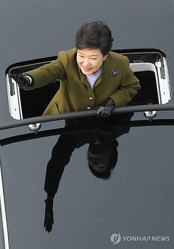 Tân tổng thống Hàn Quốc dùng xe limousine nội - 2 (Ảnh: Yonhap)