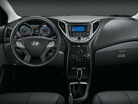 Giao diện hệ thống thông tin, giải trí trên bản sedan khác hẳn bản hatchback hiện tại