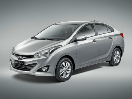 Giao diện hệ thống thông tin, giải trí trên bản sedan khác hẳn bản hatchback hiện tại