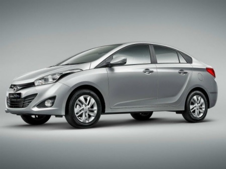 Giao diện hệ thống thông tin, giải trí trên bản sedan khác hẳn bản hatchback hiện tại