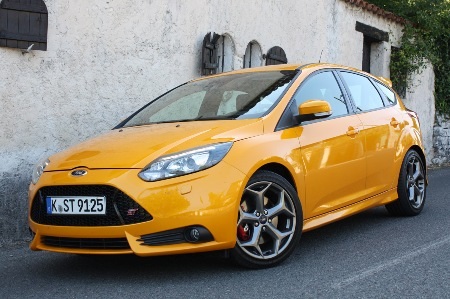 Top 10 xe bán chạy nhất thế giới năm 2012 - 1 Xe Ford Focus 2013 (Ảnh: AOL)