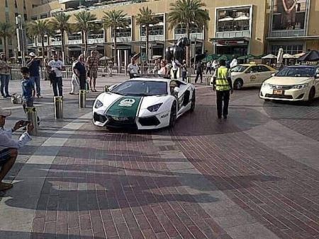 Cảnh sát Dubai được trang bị siêu xe Lamborghini Aventador | Báo Dân trí