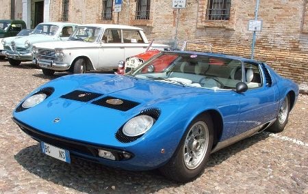 Huyền thoại Miura của Lamborghini - 3 Có tổng cộng 338 chiếc Miura S (hay P400S) được sản xuất trong thời gian từ cuối 1968 đến đầu 1971