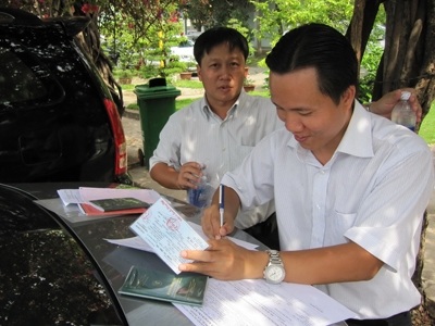 Nhiều chủ xe phấn khởi trước mức thuế giảm chỉ còn 2% và tranh thủ đi “đổi chủ” cho xe