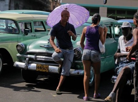 Cuba - Thiên đường xe cổ - 4 Khách du lịch ở