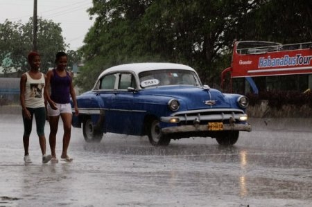 Cuba - Thiên đường xe cổ - 3 Ôtô cổ được dùng để phục vụ nhu cầu đi lại của cả người dân
