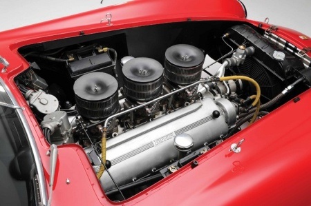 Gần 13 triệu USD cho một chiếc Ferrari - 7 Xe được trang bị động cơ V12 4.5L