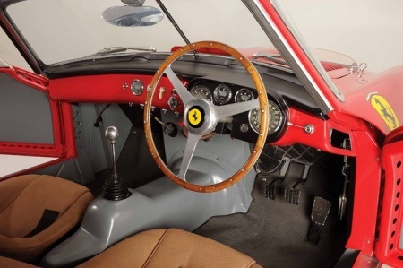 Gần 13 triệu USD cho một chiếc Ferrari - 3 Xe được trang bị động cơ V12 4.5L