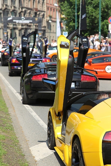 Hàng loạt tờ báo địa phương và quốc gia đưa tin về sự kiện này