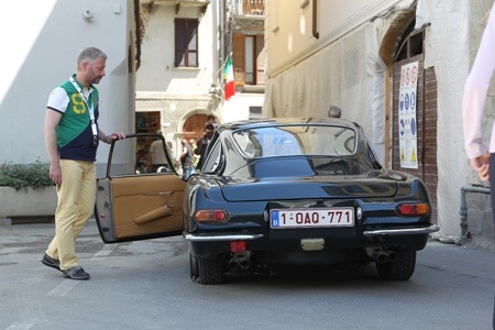 Chiếc 400GT này không may bị xịt lốp