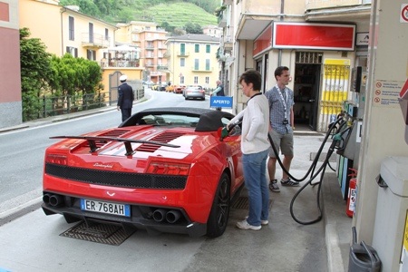 Dừng bánh để tiếp liệu