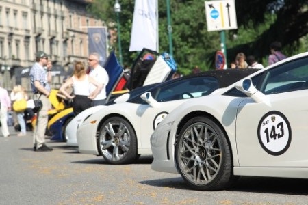 Một chiếc Lamborghini Miura với động cơ V12 3.9L đặt ngang phía sau xe