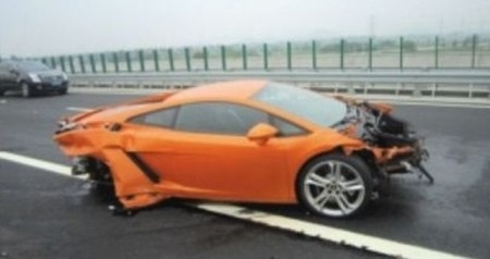 Phóng viên ôtô gây tai nạn với xe Lamborghini Gallardo