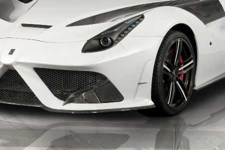 Nhà độ Mansory biến hóa siêu xe Ferrari F12 Berlinetta - 2 Ngoại trừ cụm đèn pha, phần mũi xe không còn gì gợi nhắc siêu xe Ferrari F12 Berlinetta