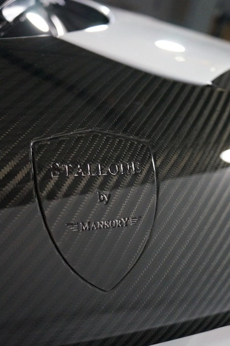 Nhà độ Mansory biến hóa siêu xe Ferrari F12 Berlinetta - 5 Bộ mâm nguyên bản cỡ 20” được thay bằng mâm nhôm cỡ 21” phía trước và 22” phía sau