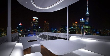 Sân thượng có bộ bàn ghế màu trắng thanh lịch