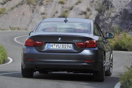 BMW 3-Series Coupe (trên) - 4-Series Coupe (dưới)